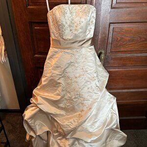 Oleg Cassini Wedding Gown